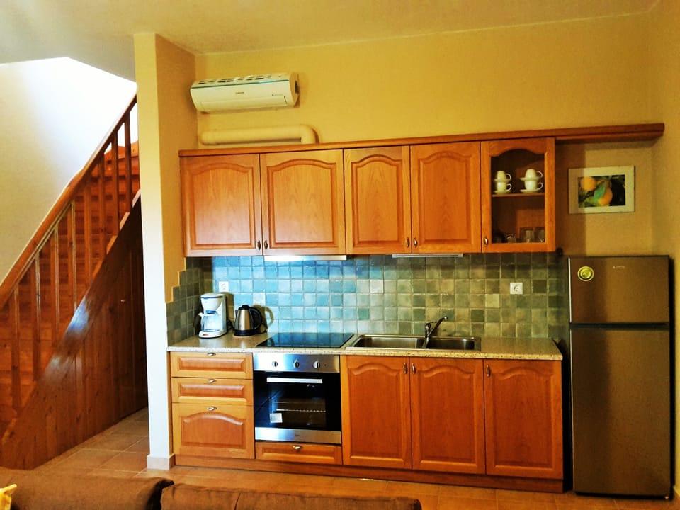 Villa, 2 Bedrooms | Private kitchen | Fridge, stovetop, cookware/dishes/utensils