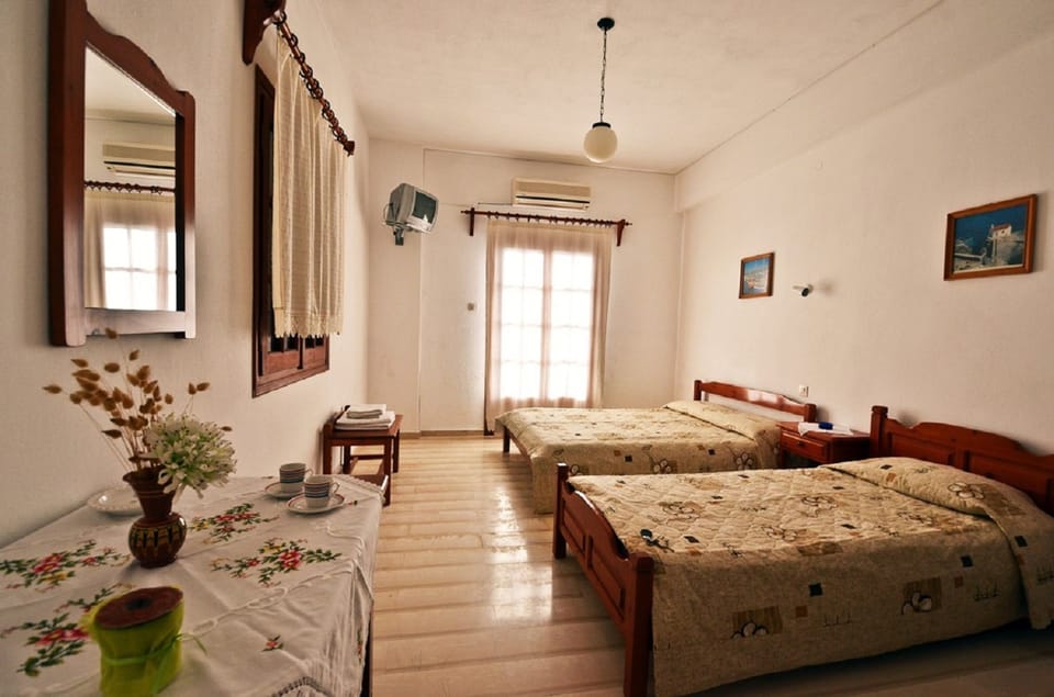 Family Studio, Partial Sea View | Desk, free cribs/infant beds, free WiFi, bed sheets