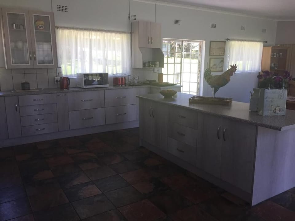 Comfort Bungalow, Patio, Garden View | Private kitchen
