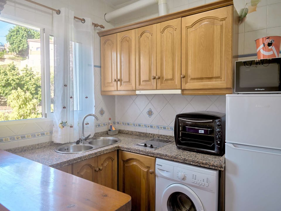 Microwave, coffee/tea maker, cookware/dishes/utensils
