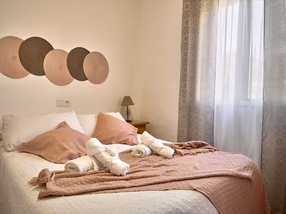 2 bedrooms, cribs (free), bed sheets