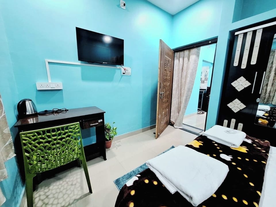 Classic Double Room | Desk, laptop workspace, WiFi (free)