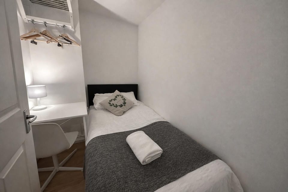 6 bedrooms, iron/ironing board, WiFi (free), bed sheets