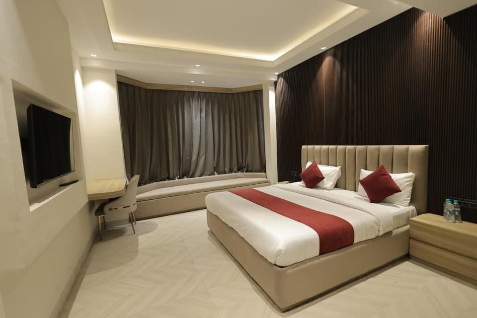 Deluxe Room, City View | In-room safe, blackout drapes, iron/ironing board, free WiFi