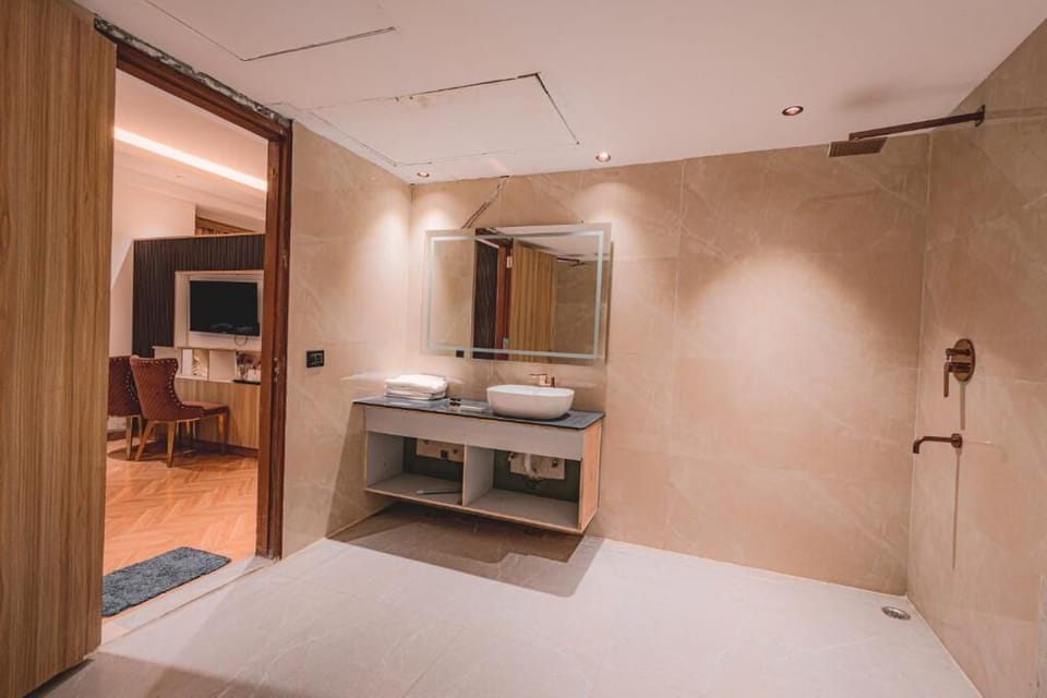 Family Room, Garden View | Bathroom | Shower, free toiletries, hair dryer, slippers