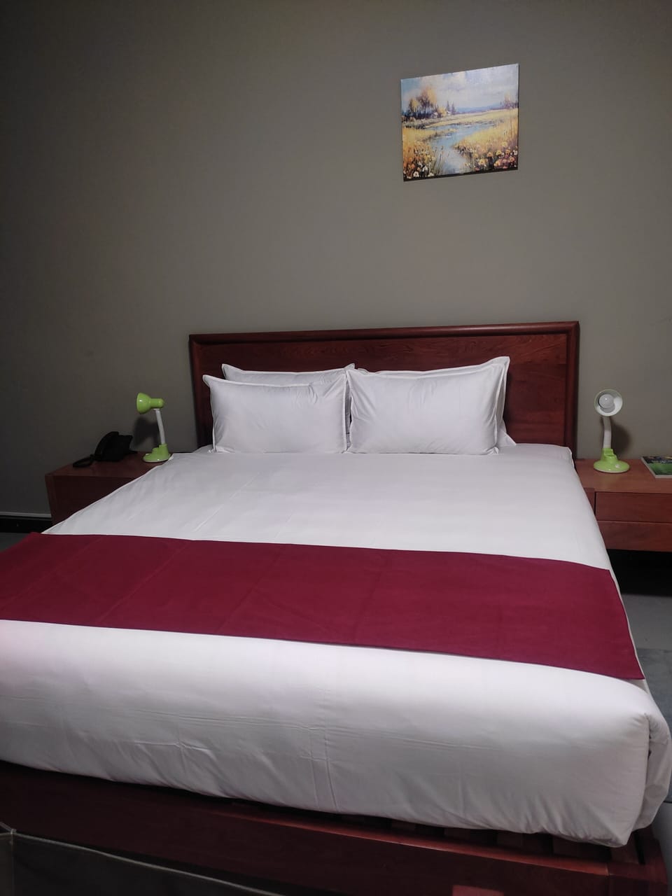 Luxury Studio, Balcony, Courtyard View | Desk, WiFi (free)