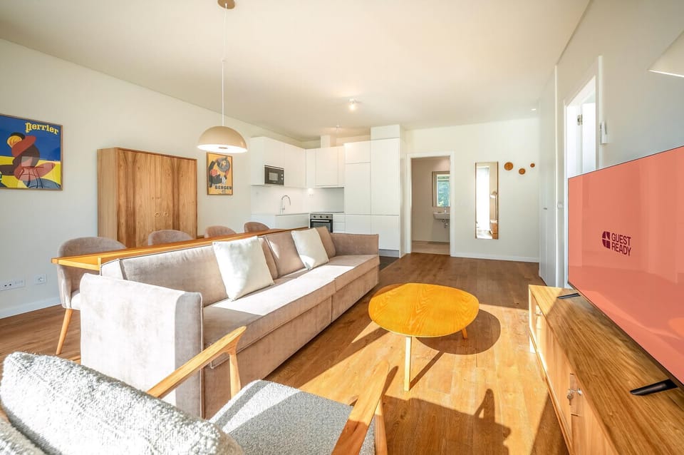 Apartment (One-Bedroom Standard Apartment) | Individually decorated, individually furnished, laptop workspace