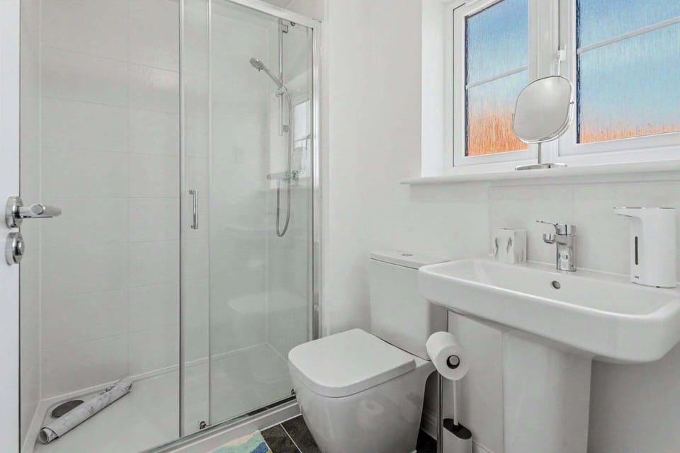 A private en-suite completes the main bedroom, adding convenience and a more indulgent feel.