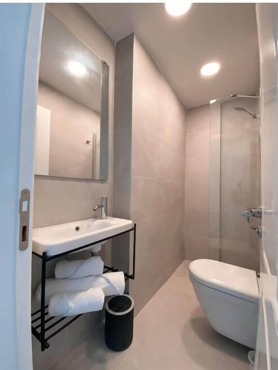 Family Quadruple Room | Bathroom | Shower, hair dryer, towels, soap