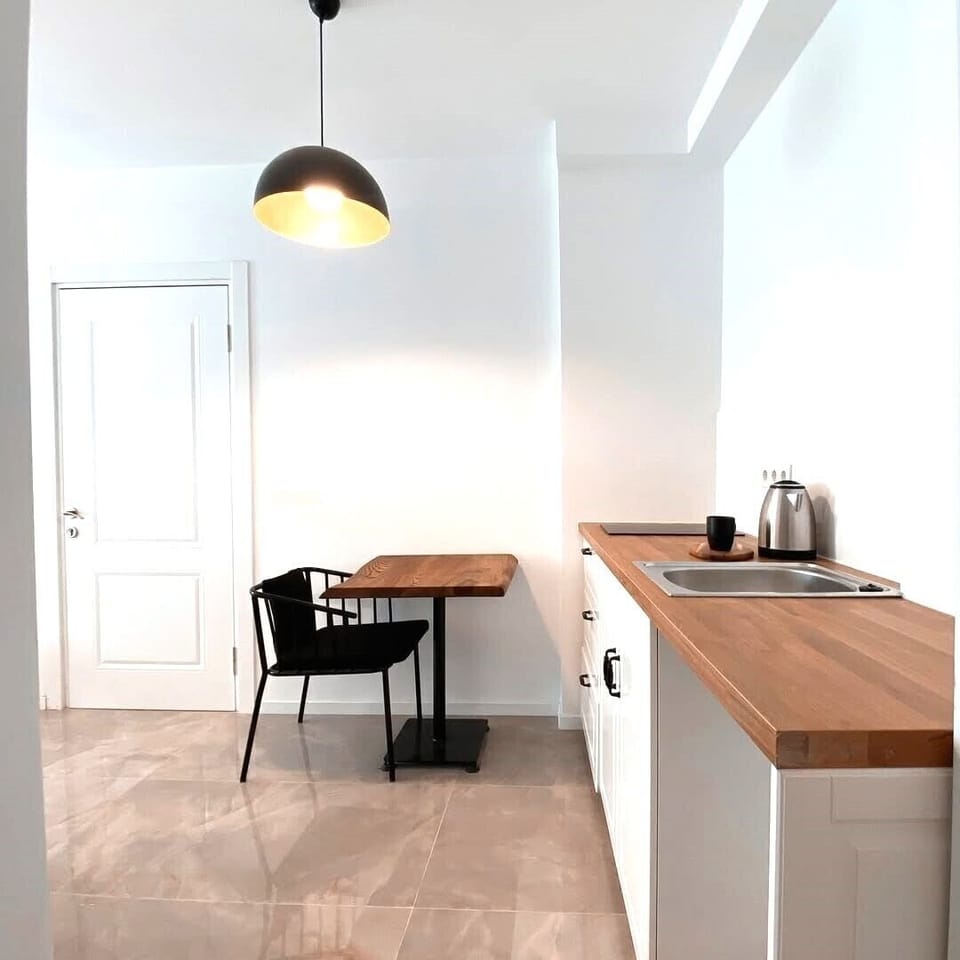 Deluxe Room | Private kitchen | Coffee/tea maker, electric kettle