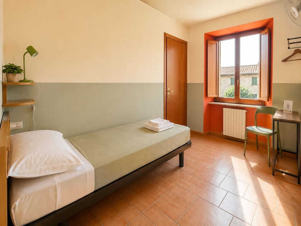 Single Room | Desk, blackout drapes, WiFi (free), individually furnished