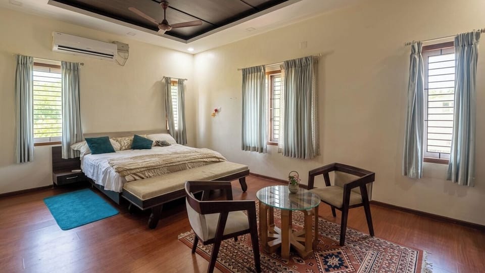 Deluxe Room | Egyptian cotton sheets, premium bedding, desk, laptop workspace