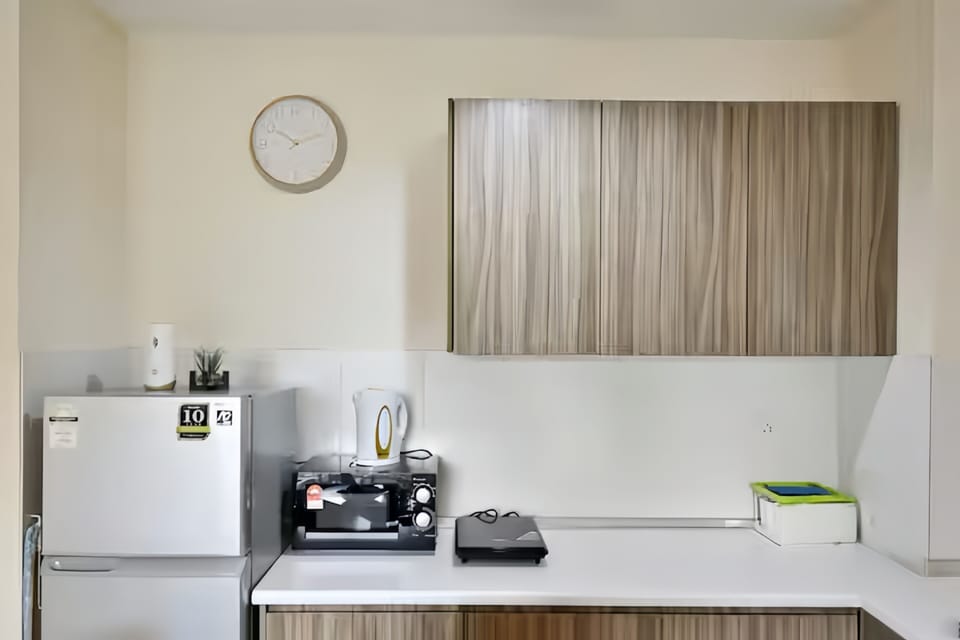 Apartment, 1 Bedroom, Sea View | Private kitchen | Dining tables