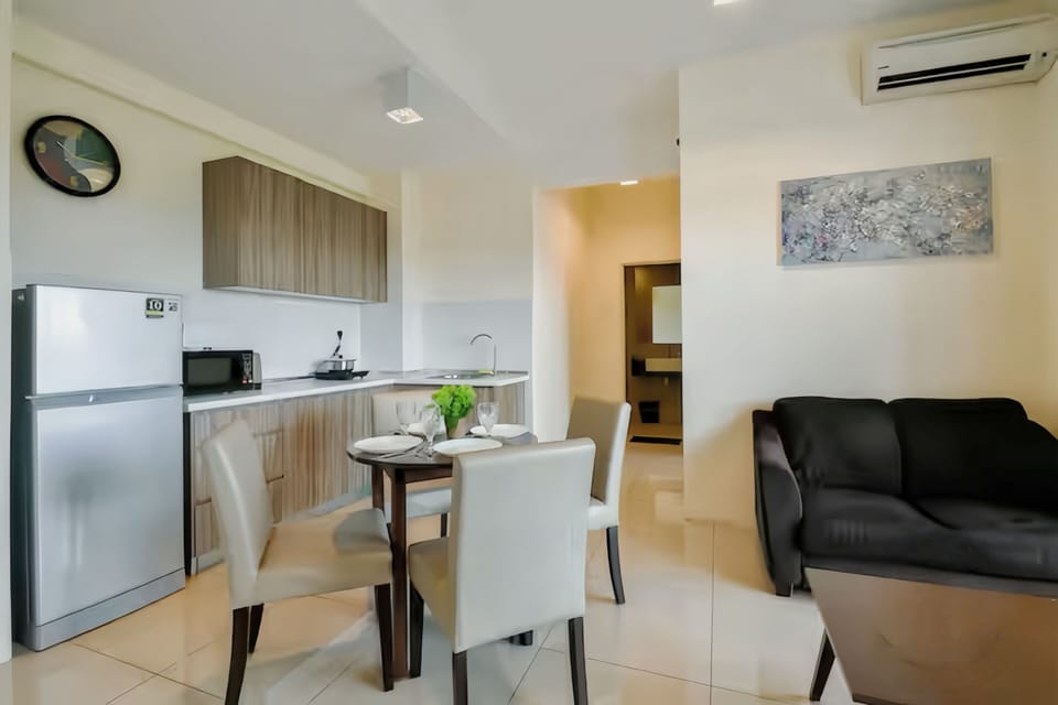 Apartment, 1 Bedroom, Sea View | Private kitchen | Dining tables