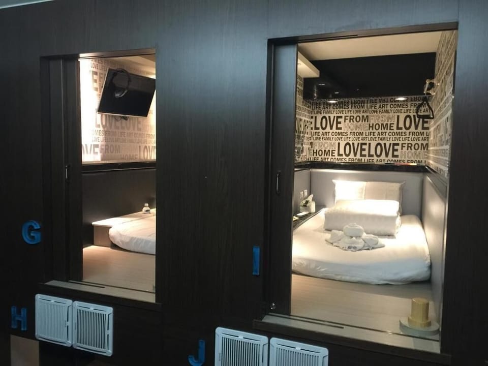 Free WiFi, bed sheets