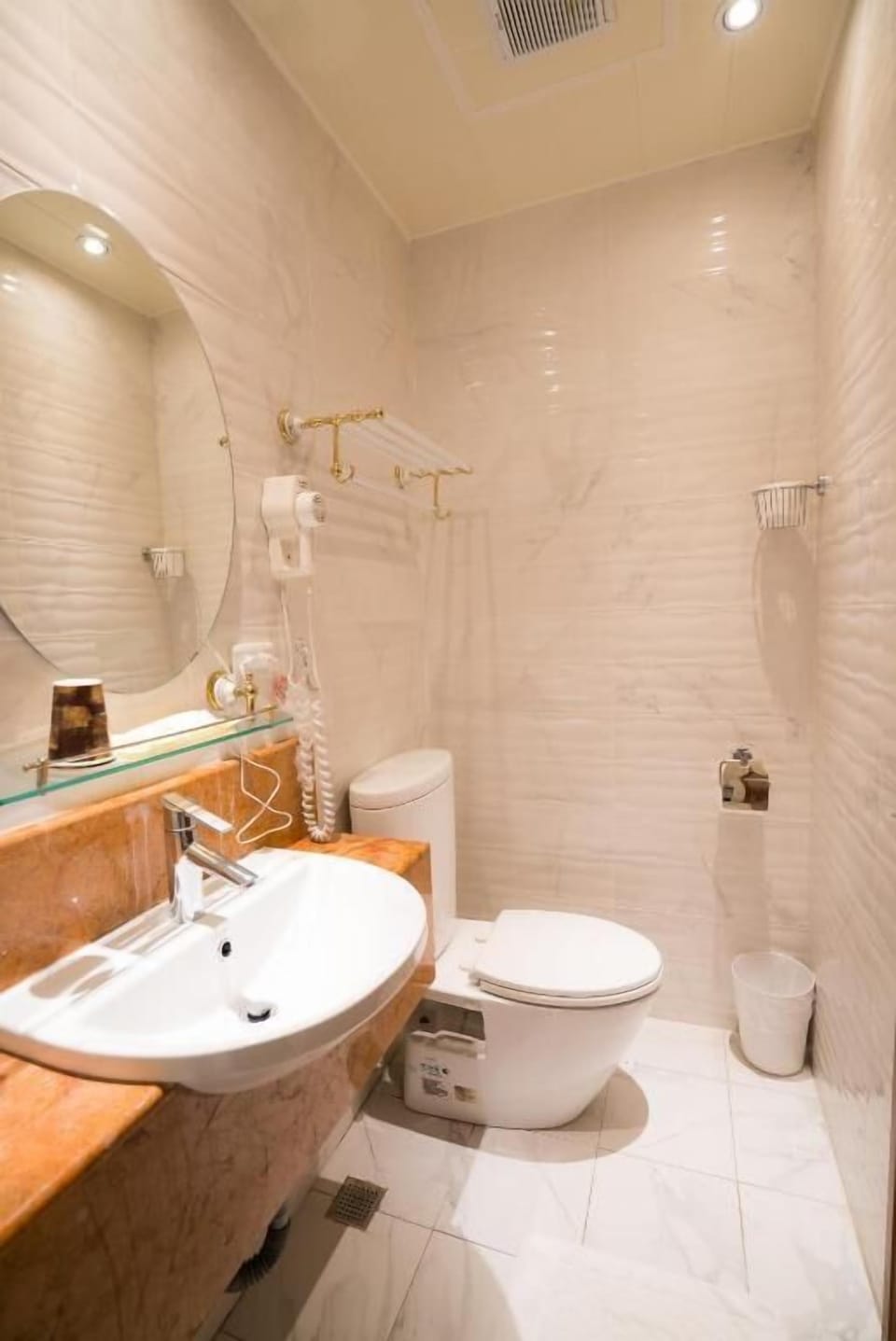 Shower, free toiletries, hair dryer, slippers