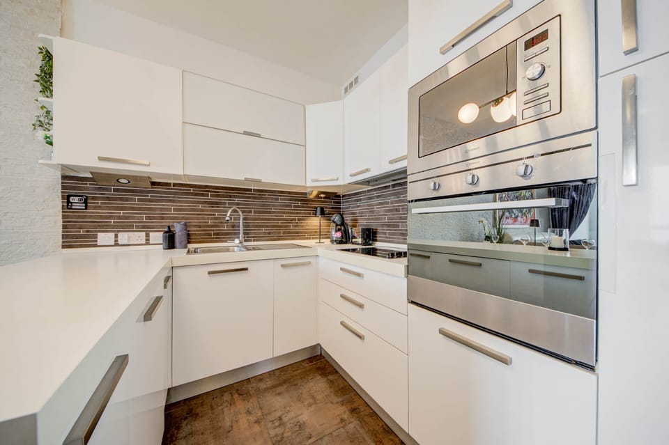 Fully equipped kitchenette and dining space
