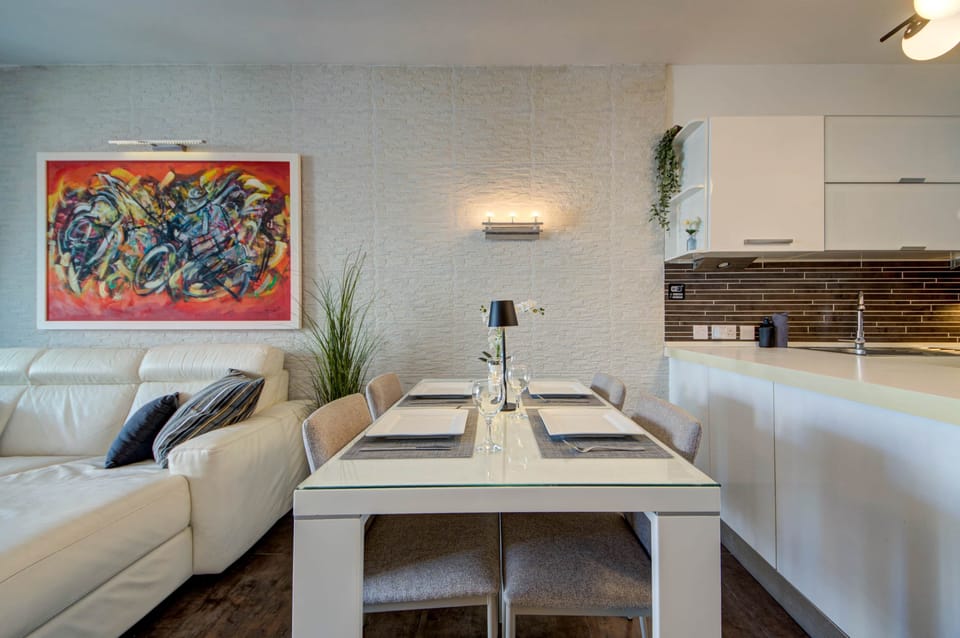 Fully equipped kitchenette and dining space