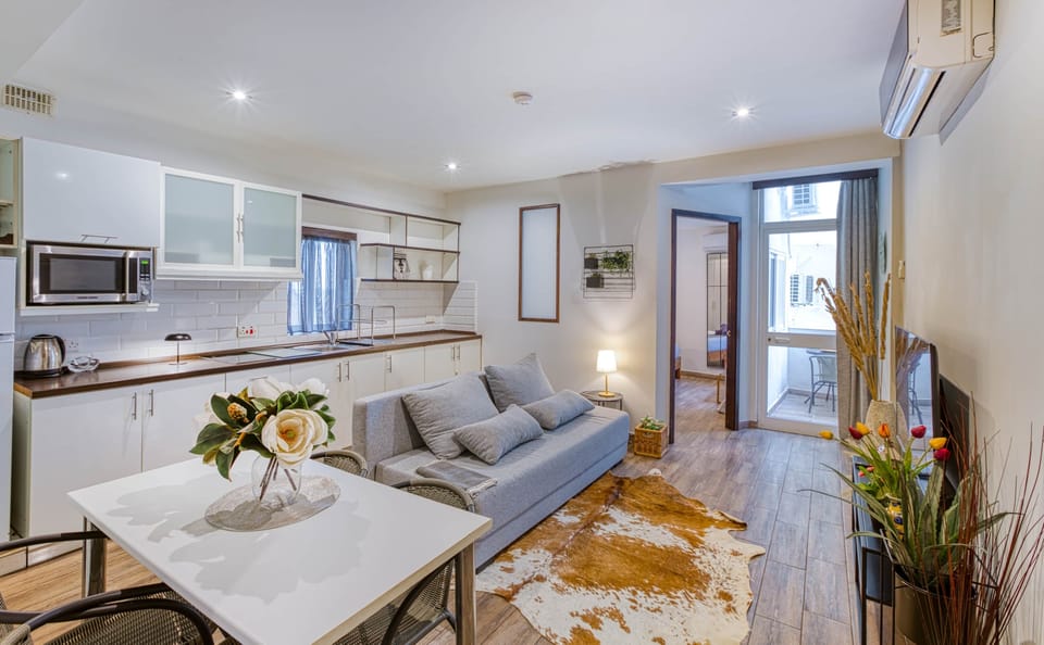 Fully equipped kitchenette and dining space