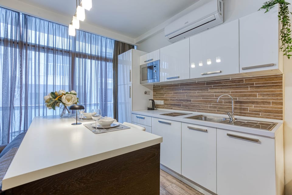 Fully equipped kitchenette and dining space