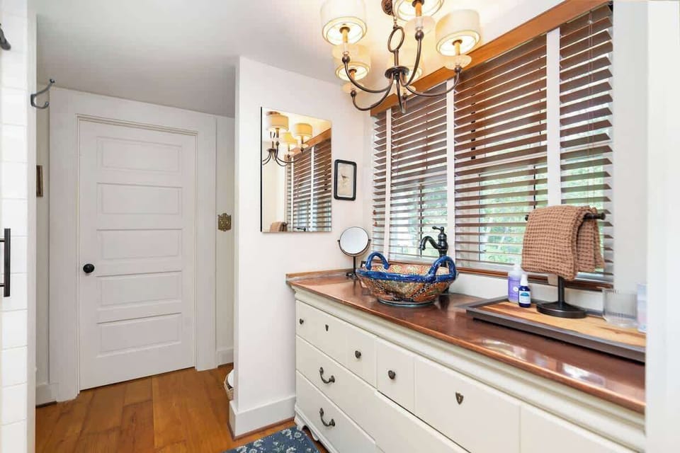 Main Level - Primary Bathroom 