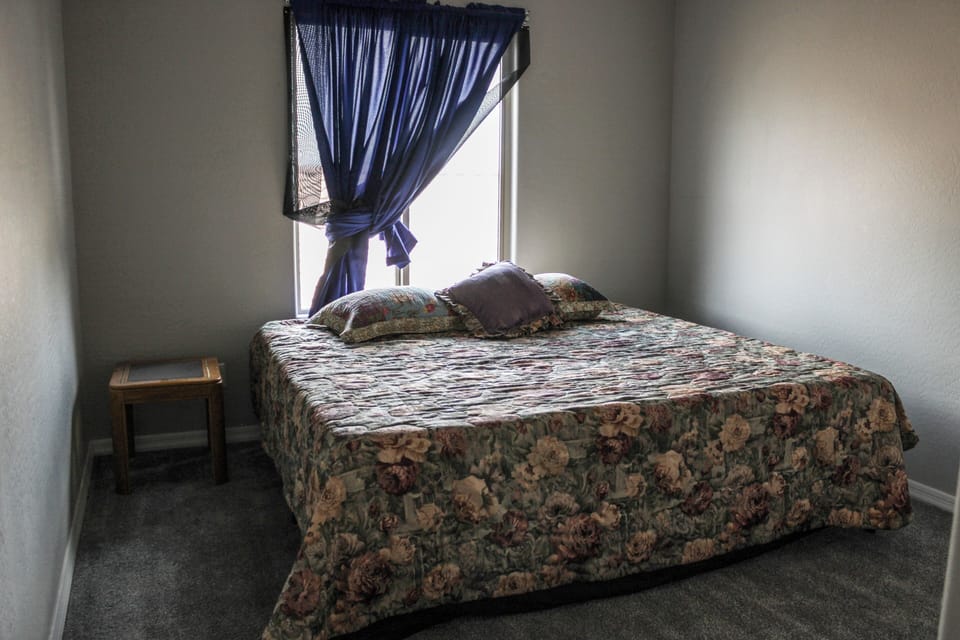 Room, 1 Queen Bed | WiFi (free)