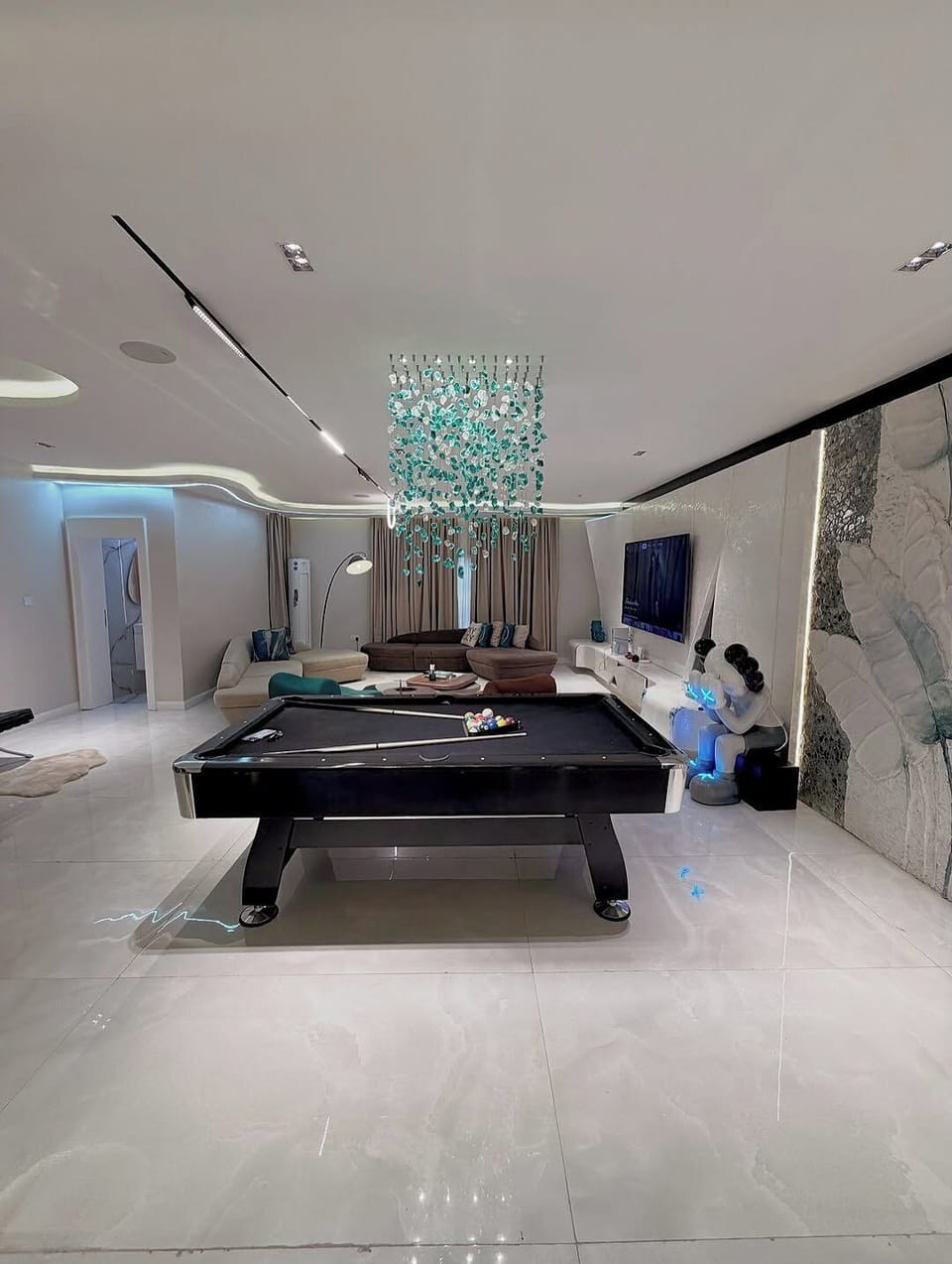 Standard Apartment, Balcony, City View | Game room