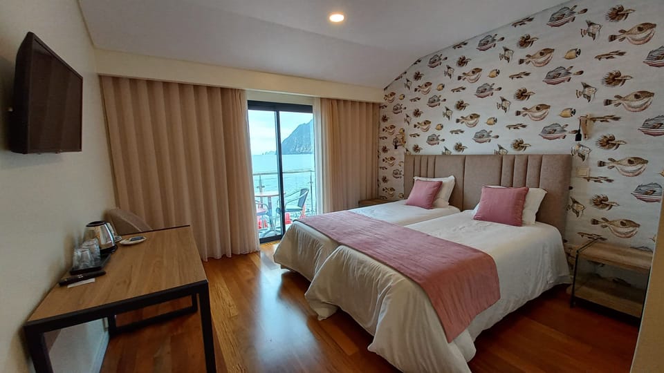 Superior Double or Twin Room, Balcony, Sea View | WiFi (free)