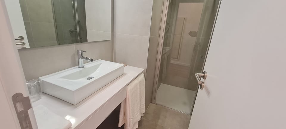 Superior Double or Twin Room, Balcony, Sea View | Bathroom