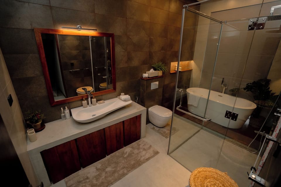 Luxury Double Room, Garden View | Bathroom