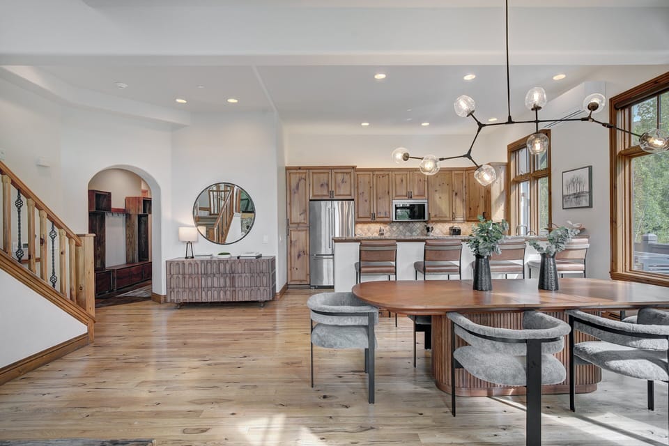 Indoors, Floor, Architecture, Building, Dining Room