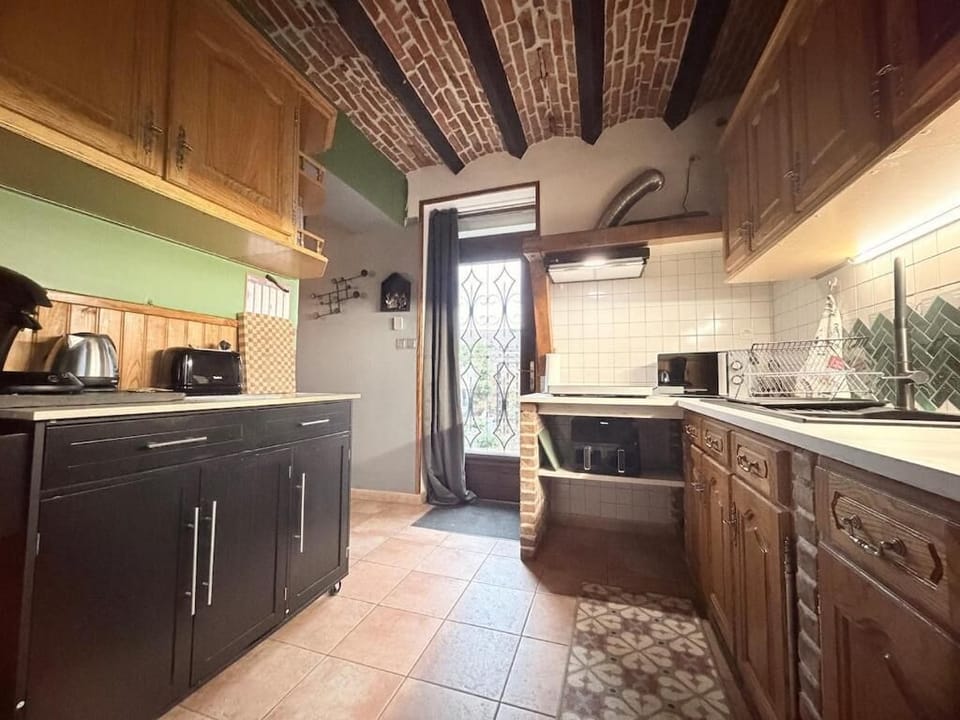 Comfort House, Patio, Garden View | Private kitchen | Highchair