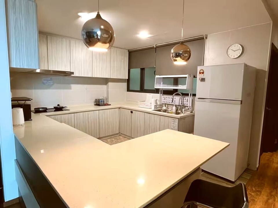 Apartment, 2 Bedrooms, City View | Private kitchen | Fridge, stovetop, cookware/dishes/utensils, dining tables