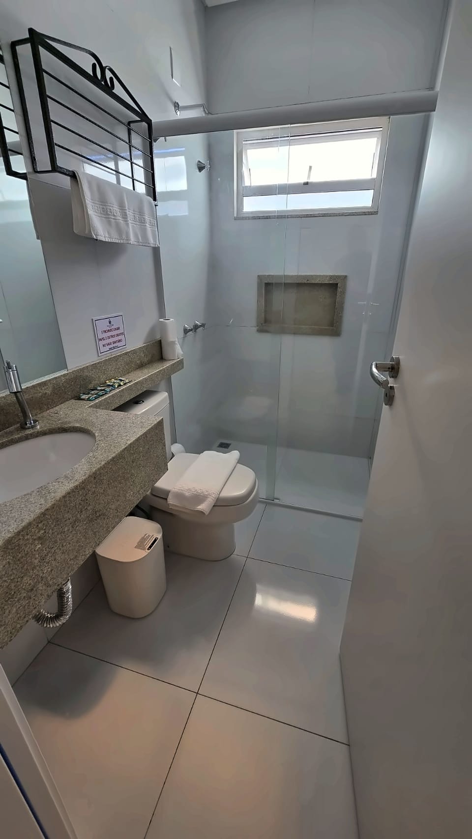 Standard Triple Room | Bathroom | Shower, hair dryer, towels, soap
