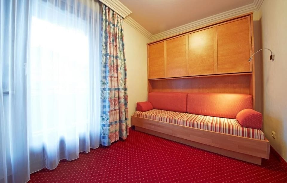 Family Suite, Balcony, Mountain View | Interior