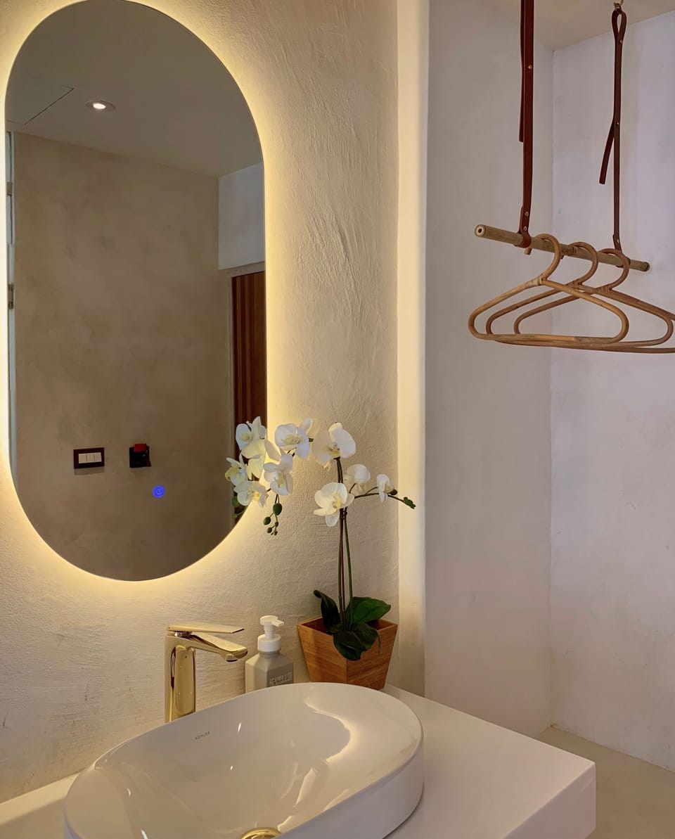 Comfort Double Room, 1 Queen Bed, Hot Tub | Bathroom | Free toiletries, hair dryer, slippers, towels