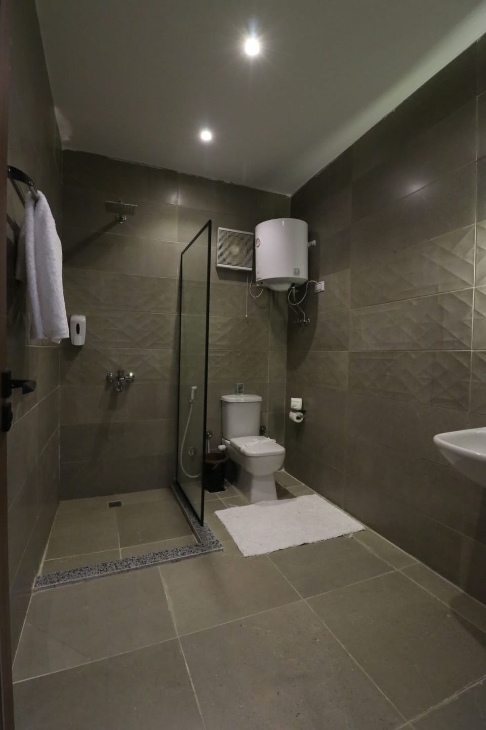 Deluxe Quadruple Room, Mountain View | Bathroom | Shower, rainfall showerhead, free toiletries, hair dryer