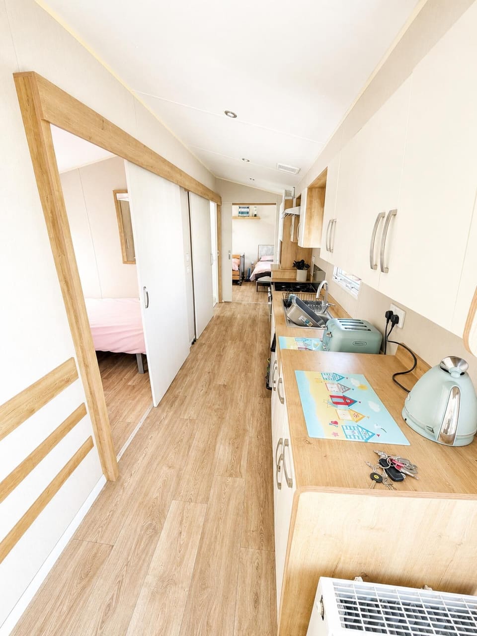 2 bedrooms, iron/ironing board, bed sheets