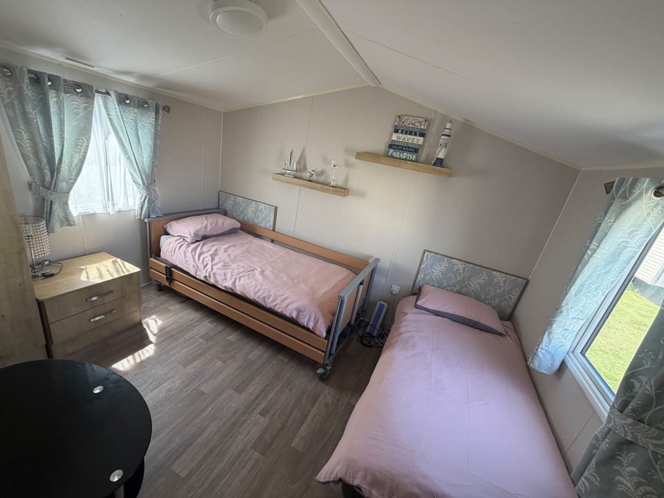 2 bedrooms, iron/ironing board, bed sheets