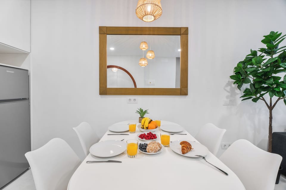 Apartment, 1 Bedroom, Balcony | Dining room
