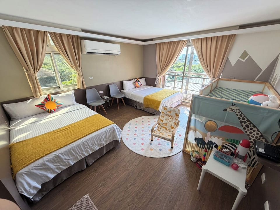 Luxury Family Room | Free WiFi, bed sheets