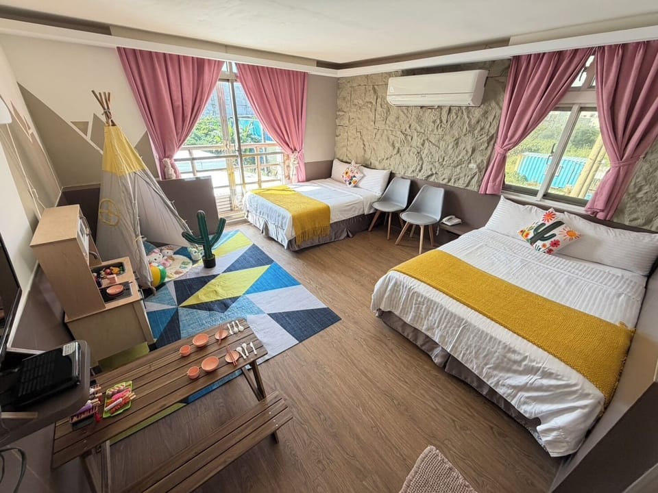 Luxury Family Room | Free WiFi, bed sheets