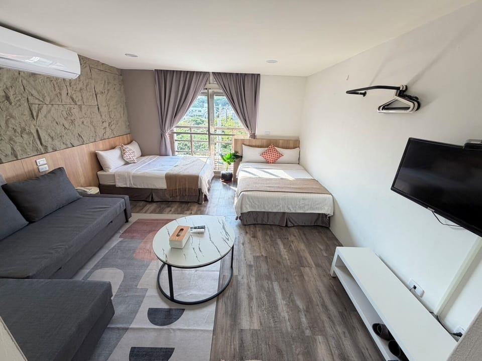 Deluxe Quadruple Room | Free WiFi, bed sheets