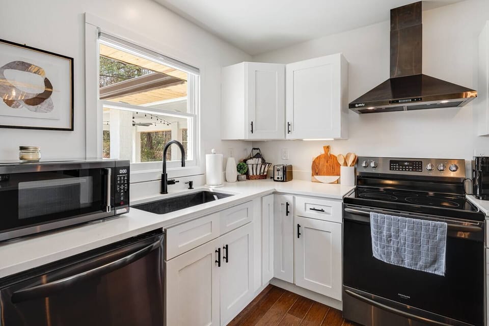 🍳 Kitchen Corner | Bright & Functional

Cook with ease in this clean, modern kitchen featuring sleek appliances 🧊, crisp white cabinets, and a sunny window ☀️. Enjoy a cozy, efficient layout—perfect for meal prep, coffee ☕, and everyday comfort. ✨
