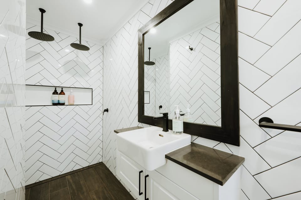 Refresh in the bathroom, where twin ceiling-mounted rainfall showers and contemporary finishes bring a touch of indulgence to your daily routine.