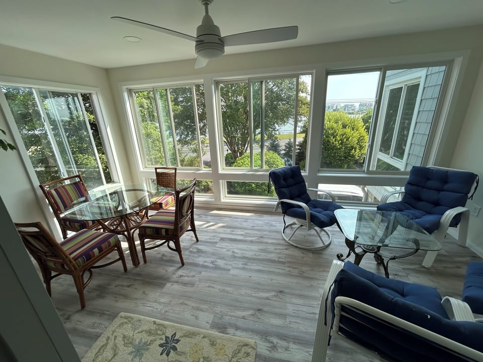2nd level enclosed seating area