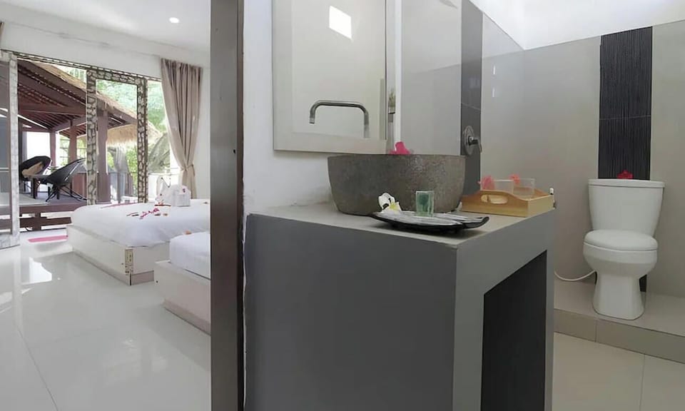 Shower, towels, soap, shampoo