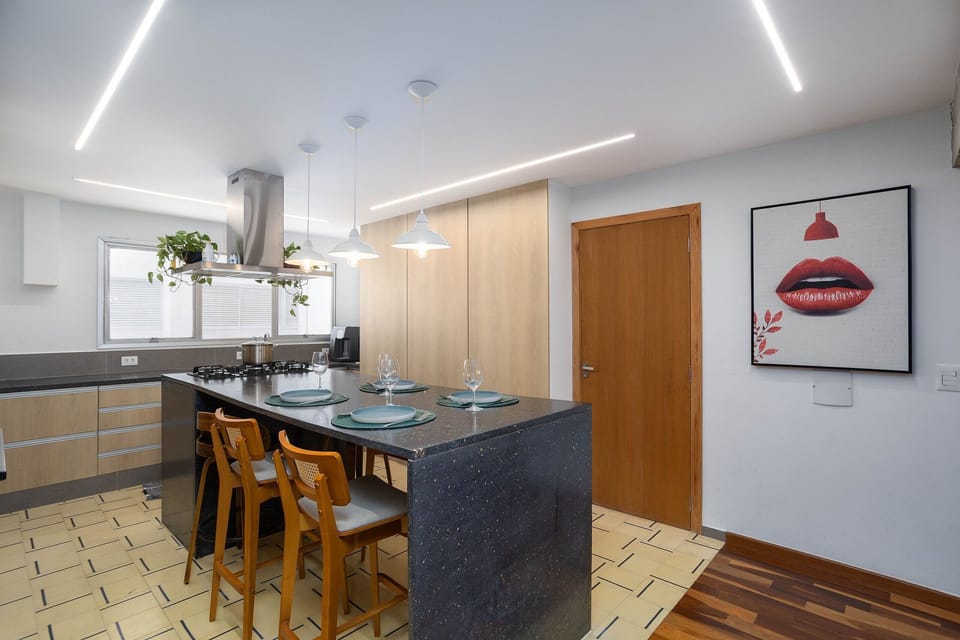 Basic Apartment | Dining