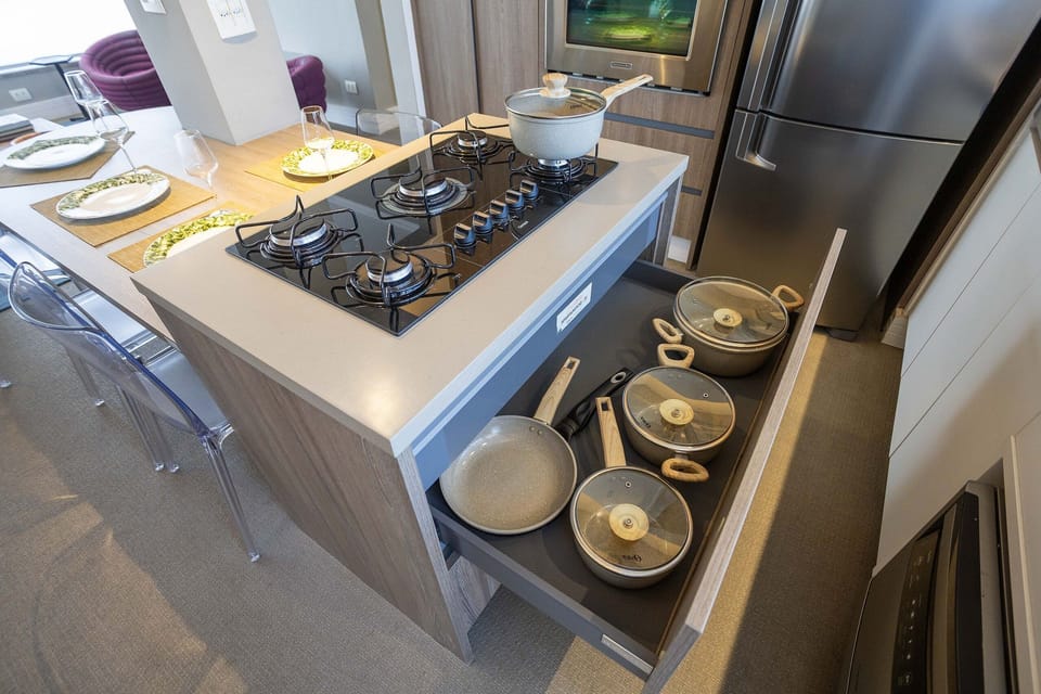 Basic Apartment | Dining