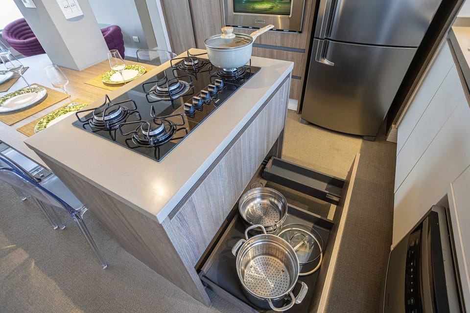Basic Apartment | Dining